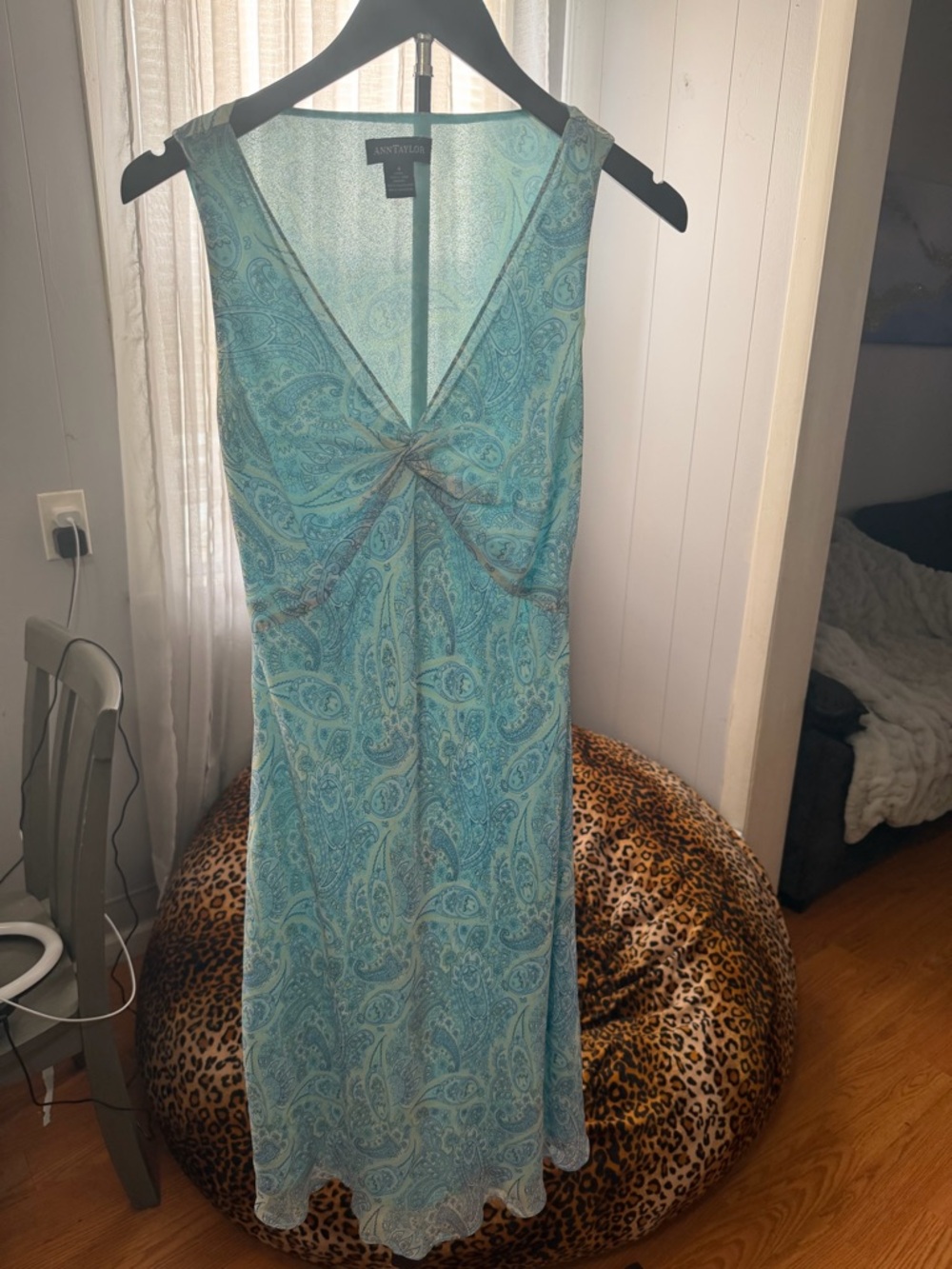 Ann Taylor 100% Silk Shell Blue Paisley V-neck Twist Front Dress Size 4 Vintage